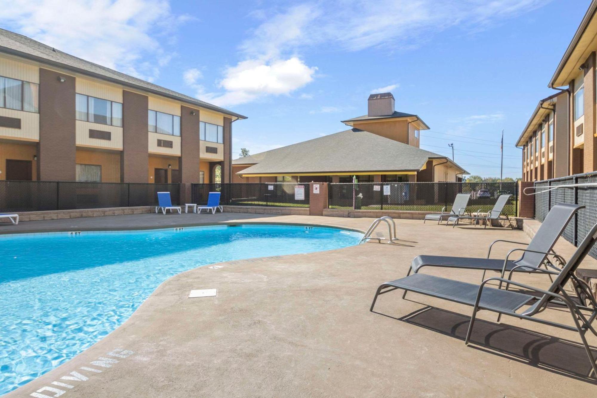 Quality Suites Centro de Convenciones Hickory Exterior foto