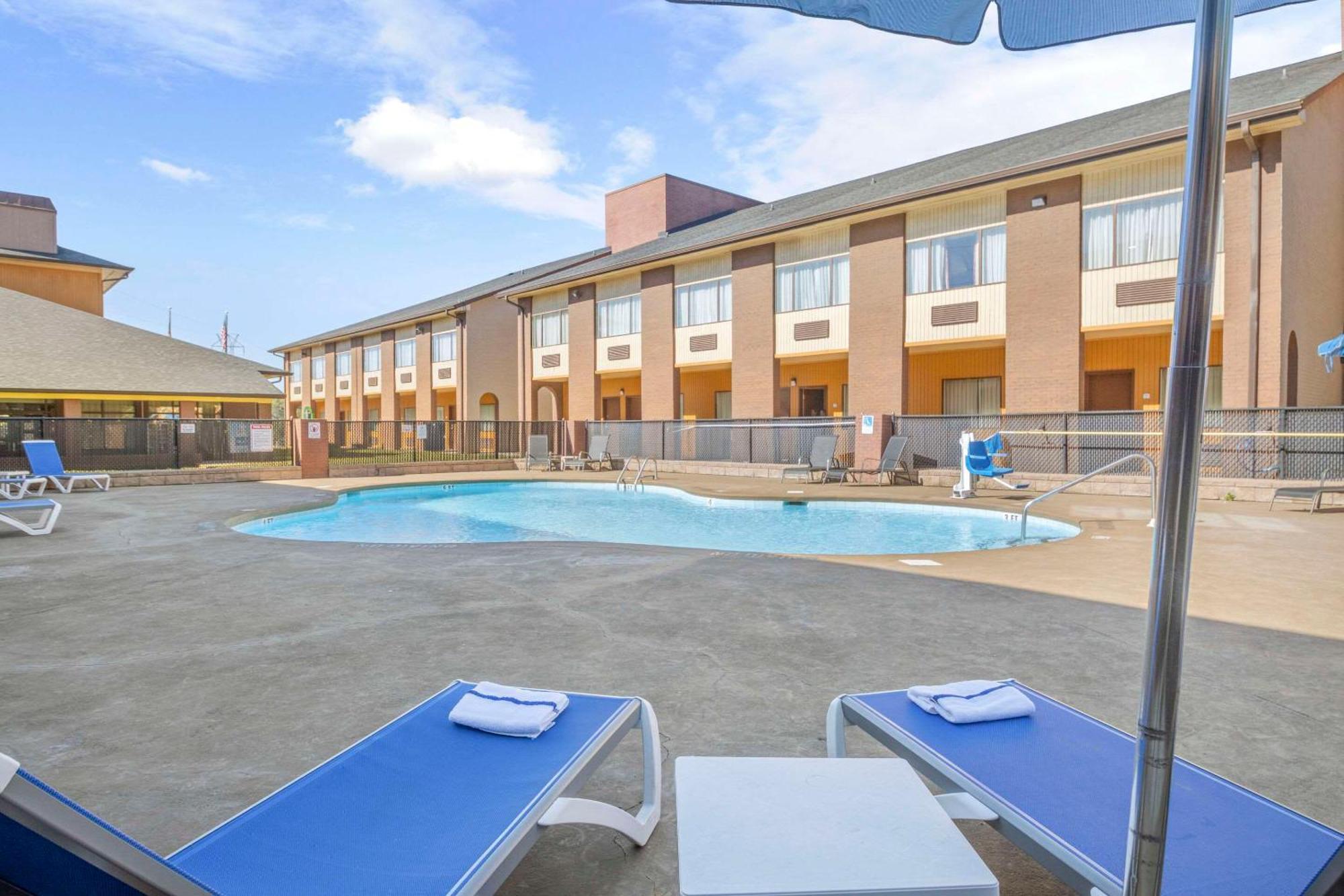 Quality Suites Centro de Convenciones Hickory Exterior foto