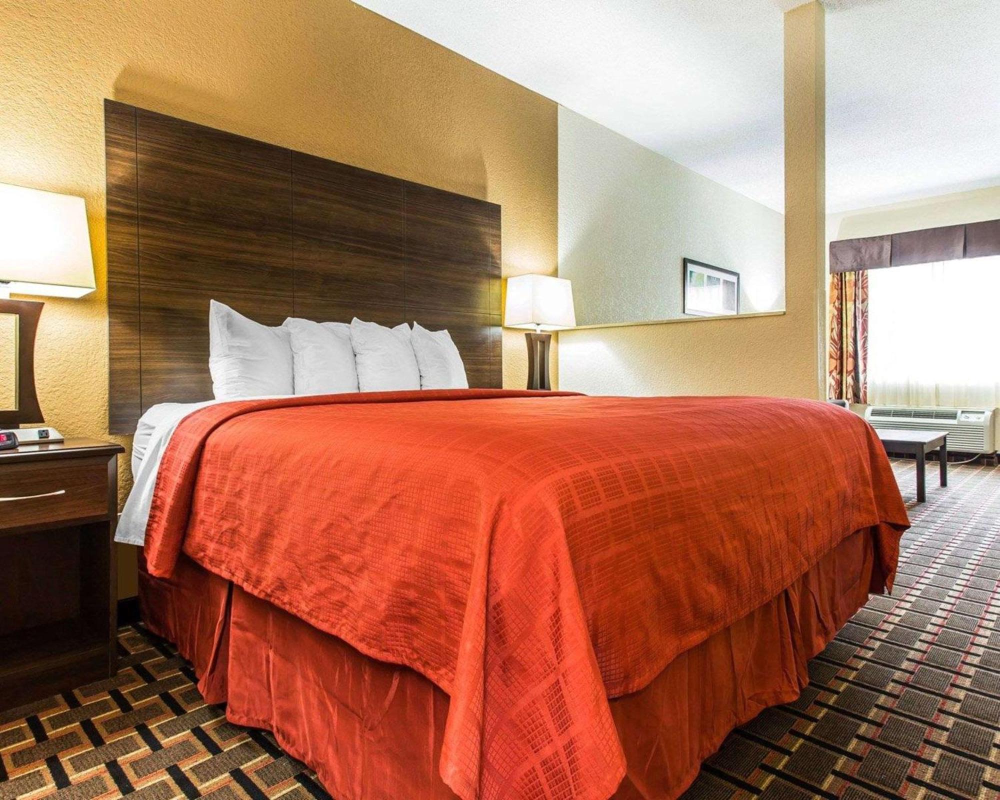 Quality Suites Centro de Convenciones Hickory Exterior foto