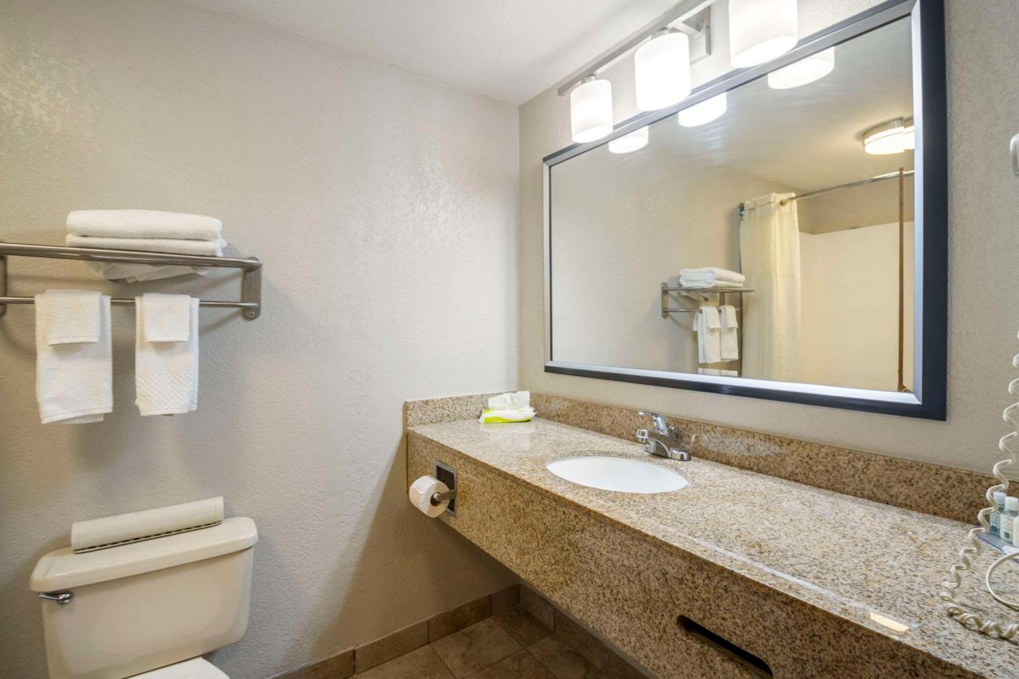 Quality Suites Centro de Convenciones Hickory Exterior foto