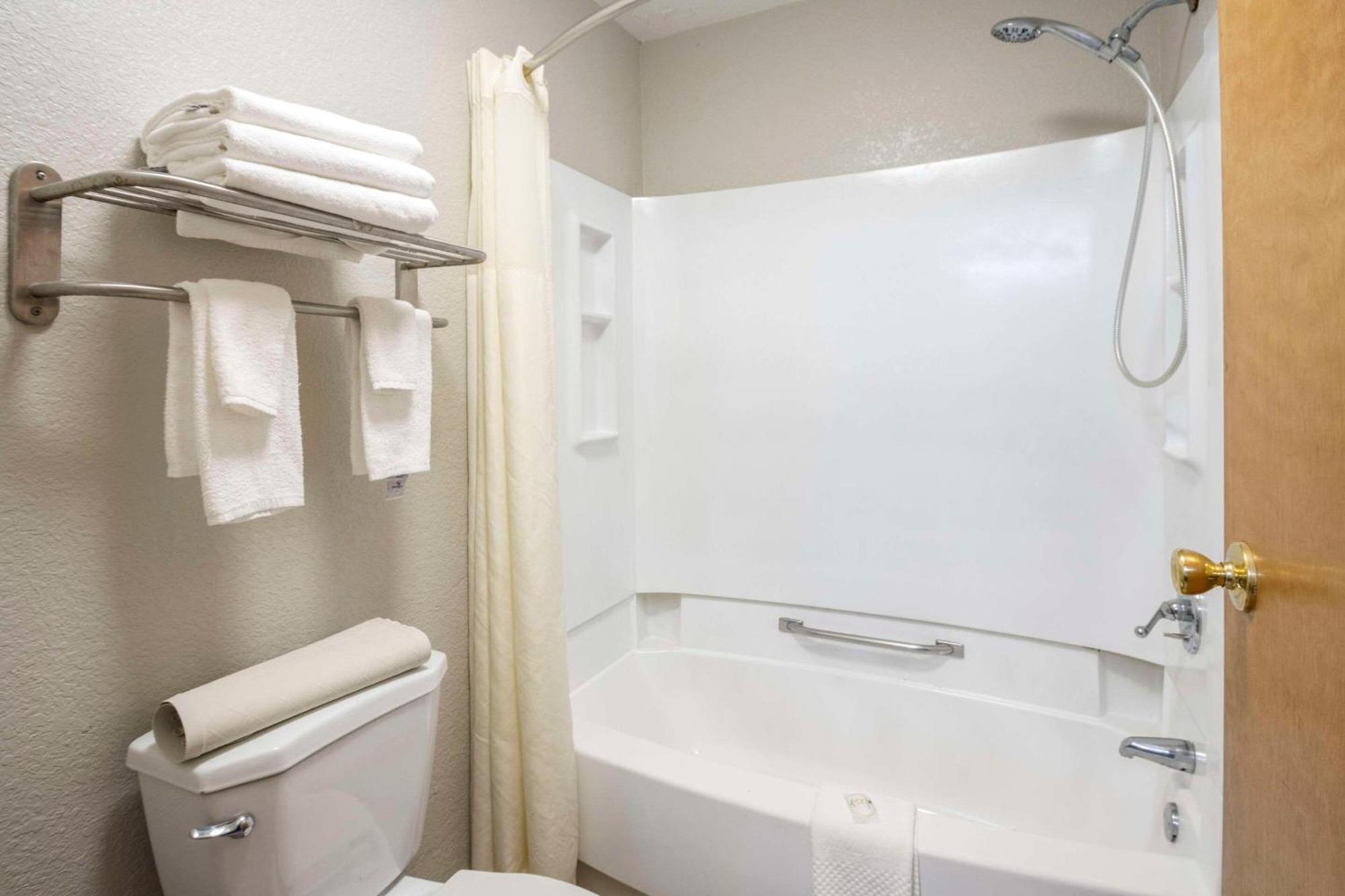 Quality Suites Centro de Convenciones Hickory Exterior foto