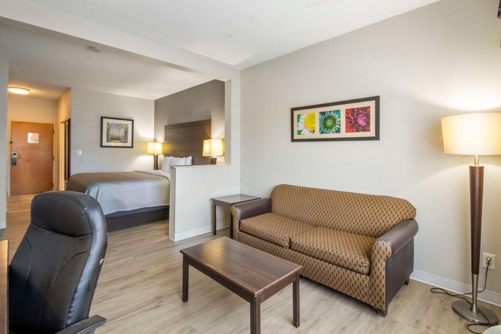 Quality Suites Centro de Convenciones Hickory Exterior foto