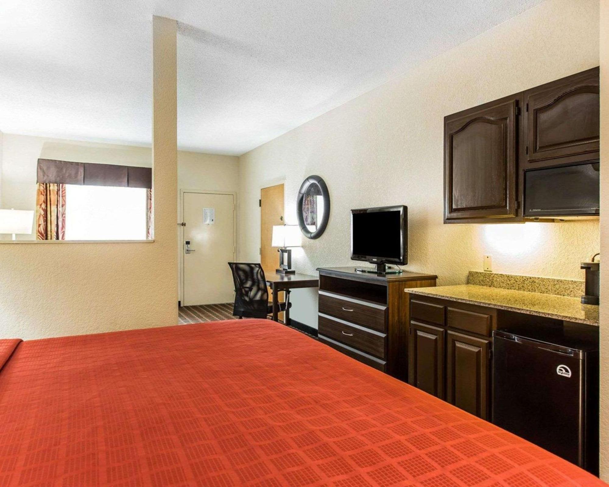 Quality Suites Centro de Convenciones Hickory Exterior foto