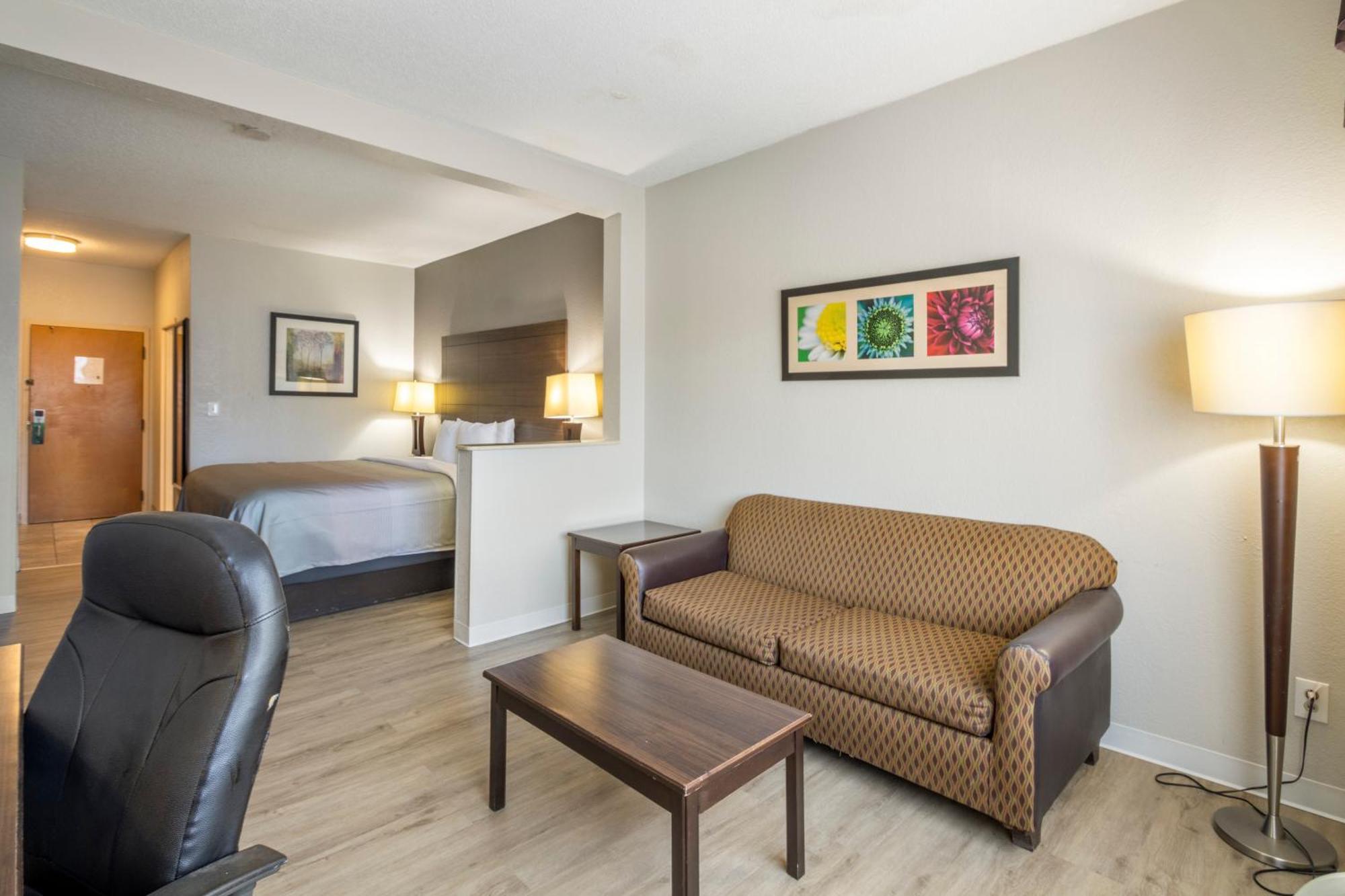 Quality Suites Centro de Convenciones Hickory Exterior foto