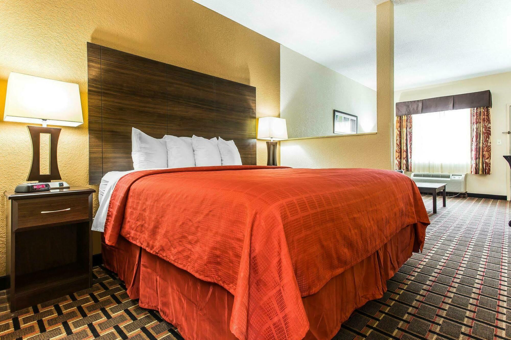Quality Suites Centro de Convenciones Hickory Exterior foto